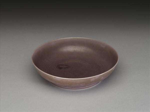 茄皮紫釉桃實紋盤