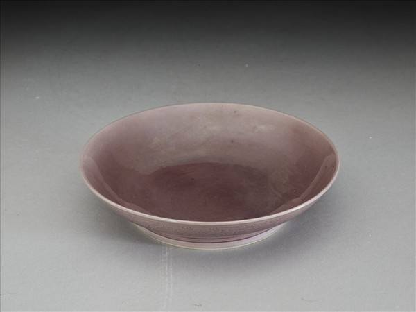 茄皮紫釉石榴紋盤