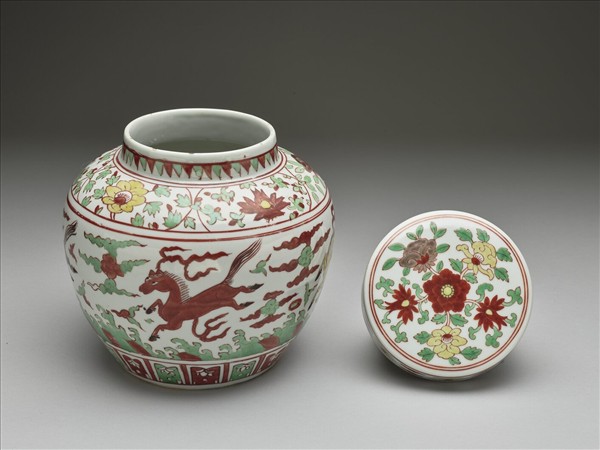 五彩天馬紋蓋罐