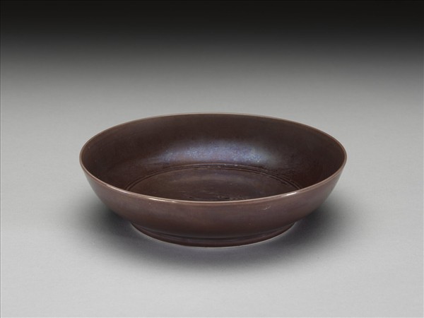 茄皮紫釉桃實紋盤