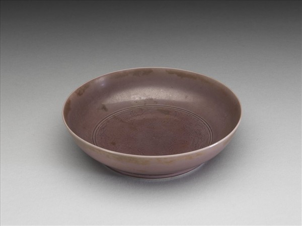 茄皮紫釉桃實紋盤