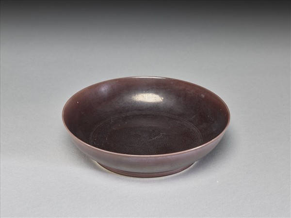 茄皮紫釉桃實紋盤