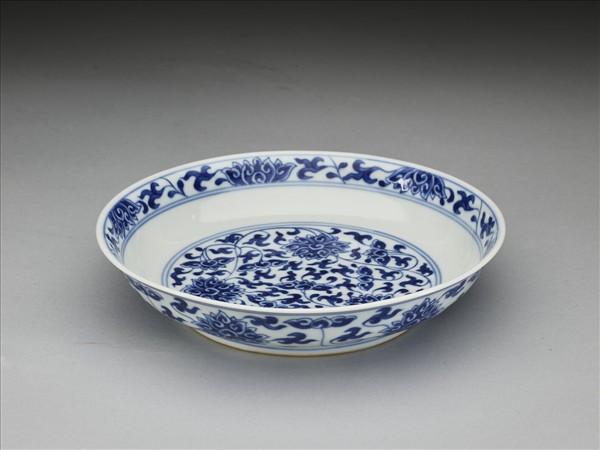 青花番蓮紋盤