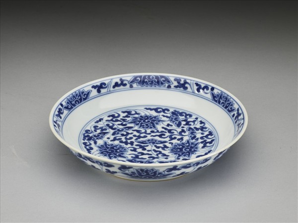 青花番蓮紋盤