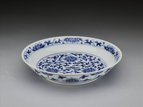 青花番蓮紋盤
