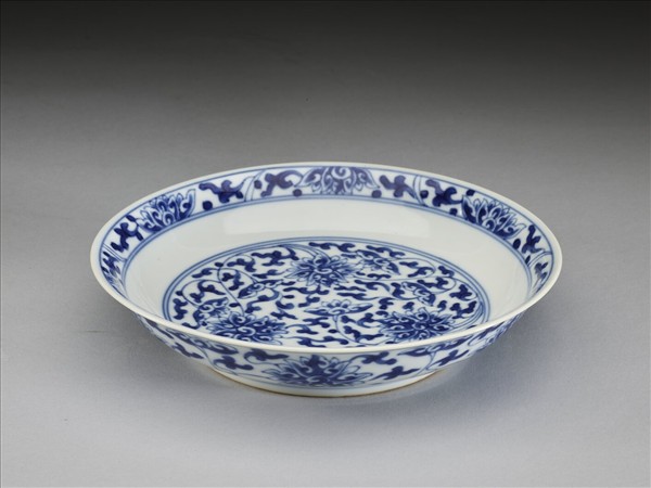 青花番蓮紋盤