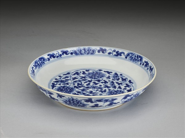 青花番蓮紋盤