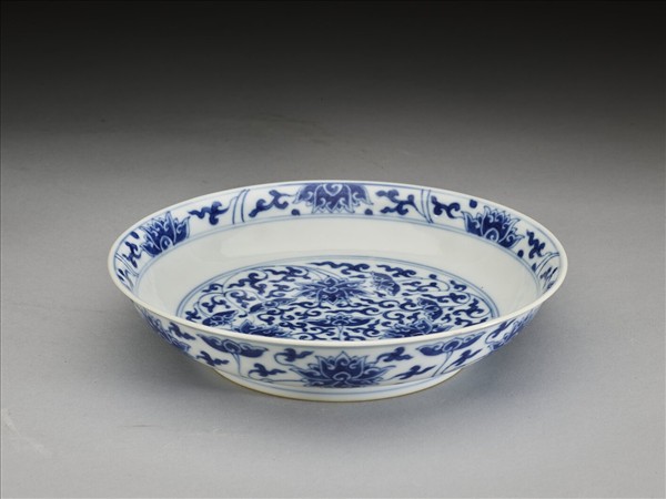 青花番蓮紋盤