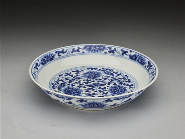 青花番蓮紋盤