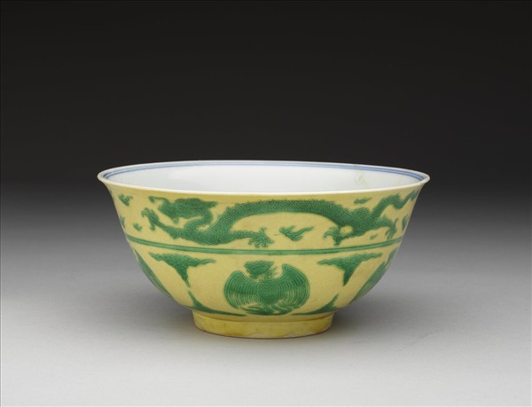 黃地綠彩白裡龍鳳紋碗