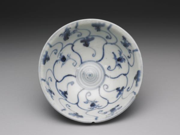 青花靈芝花卉紋碗