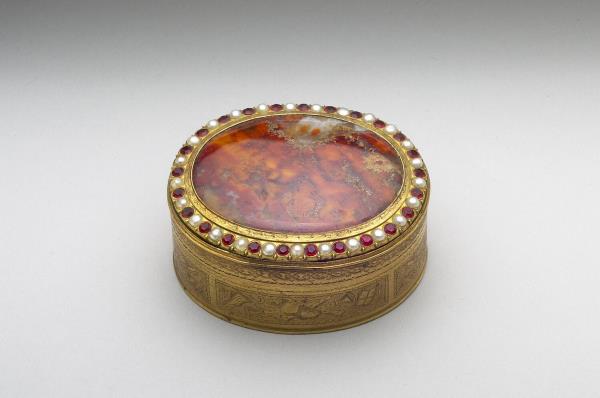 鍍金雕花嵌瑪瑙鼻煙盒