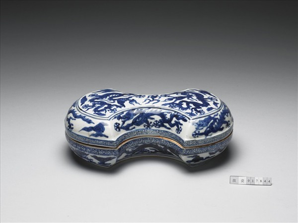 青花雲龍紋銀錠式盒