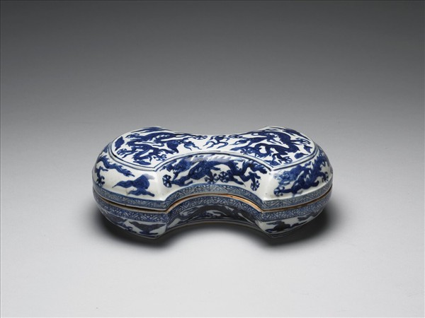 青花雲龍紋銀錠式盒