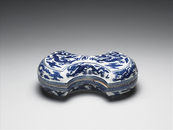 青花雲龍紋銀錠式盒