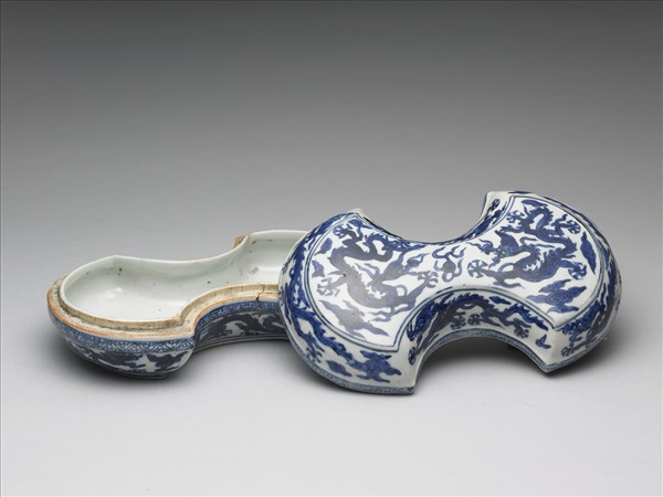 青花雲龍紋銀錠式盒