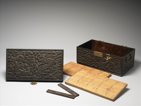 紫檀龍鳳紋木盒