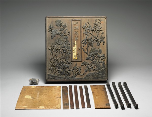 「祥牒龍賓」紫檀花卉紋木盒