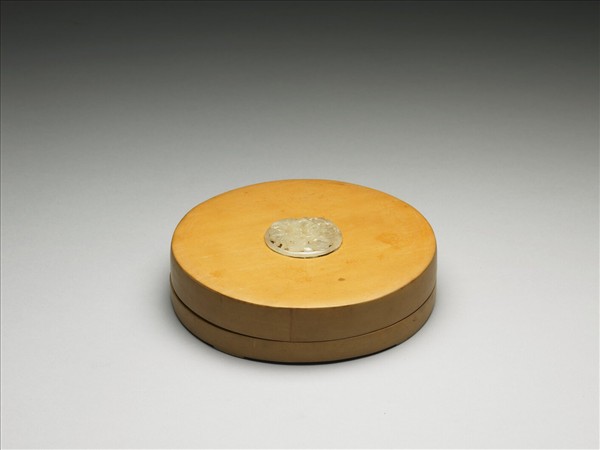 黃楊嵌玉圓形木盒