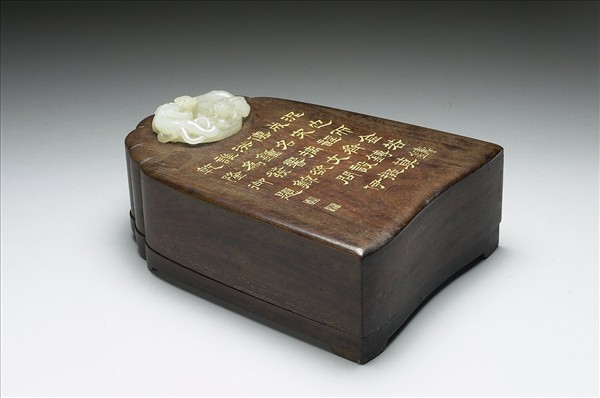 紫檀嵌螭紋玉飾木盒