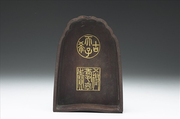 紫檀嵌螭紋玉飾木盒