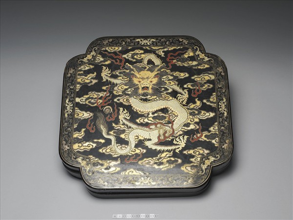 黑漆描金龍紋盒