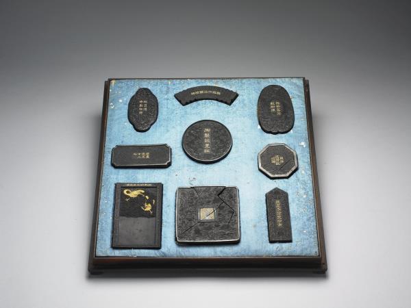 御製延趣樓藏「與茶奚必較新陳」鳳紋墨