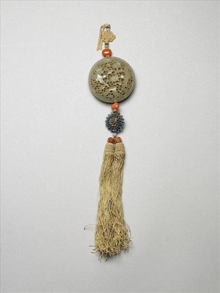 玉鏤雕菊花雙雀香囊