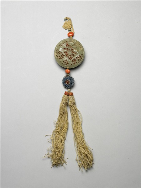 玉鏤雕菊花雙雀香囊