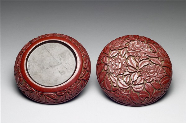 剔紅梔子花圓盒