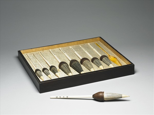 「萬國來朝」象牙桿斗筆