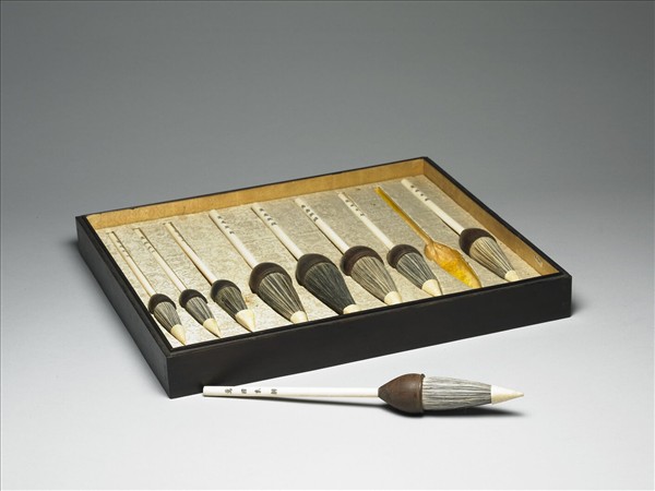 「萬國來朝」象牙桿斗筆