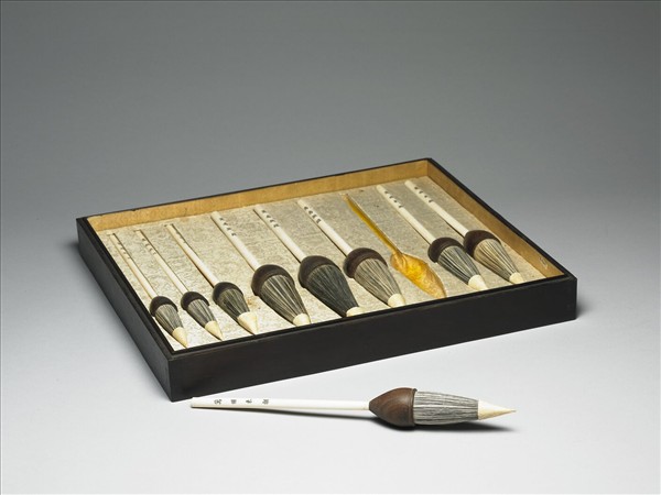 「萬國來朝」象牙桿斗筆