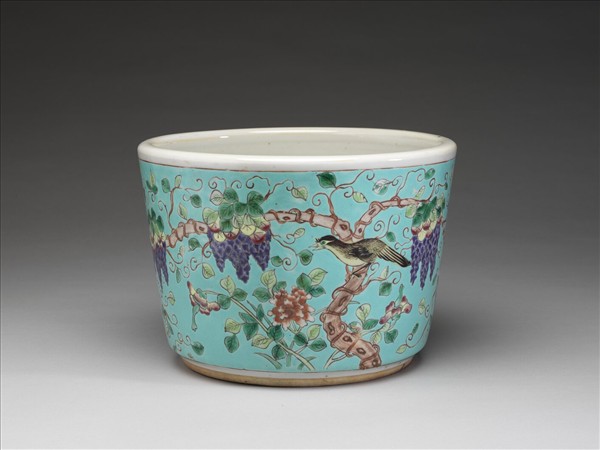 粉彩藍地紫藤花鳥紋花盆