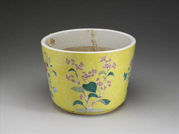 粉彩黃地花卉紋花盆