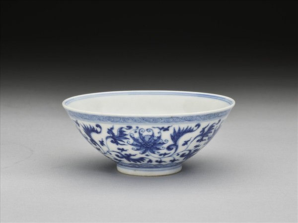 青花番蓮紋碗