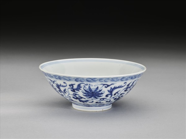 青花番蓮紋碗
