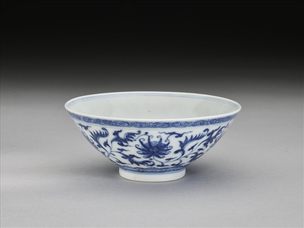 青花番蓮紋碗