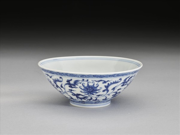 青花番蓮紋碗