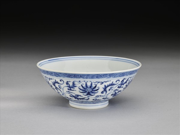 青花番蓮紋碗