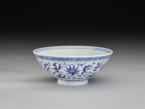 青花番蓮紋碗