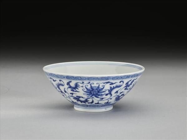 青花番蓮紋碗