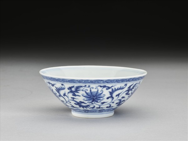 青花番蓮紋碗