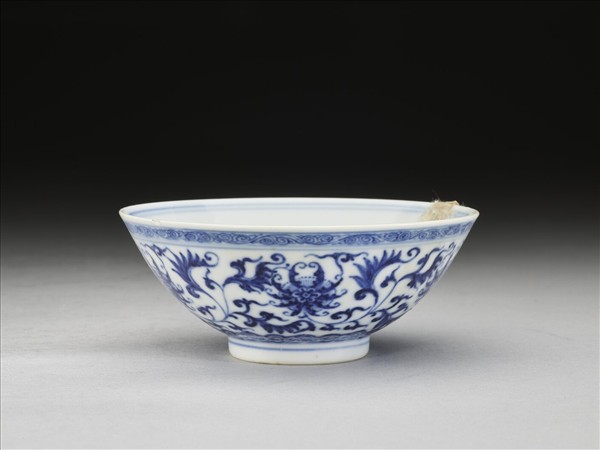 青花番蓮紋碗