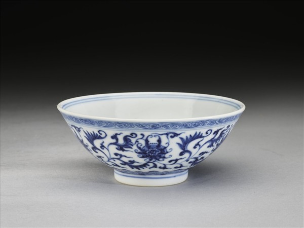 青花番蓮紋碗