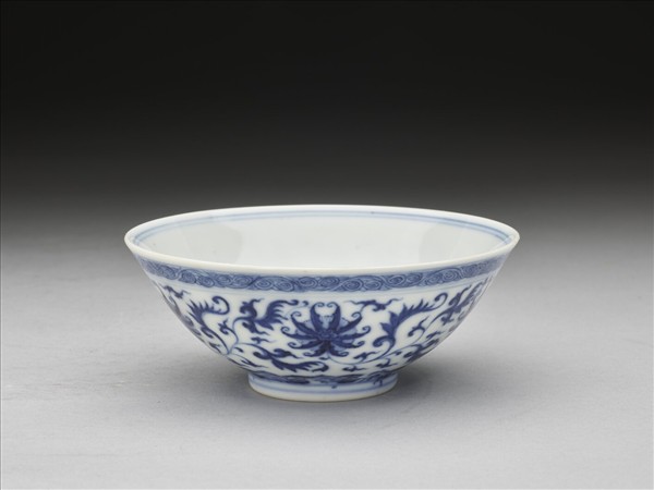 青花番蓮紋碗