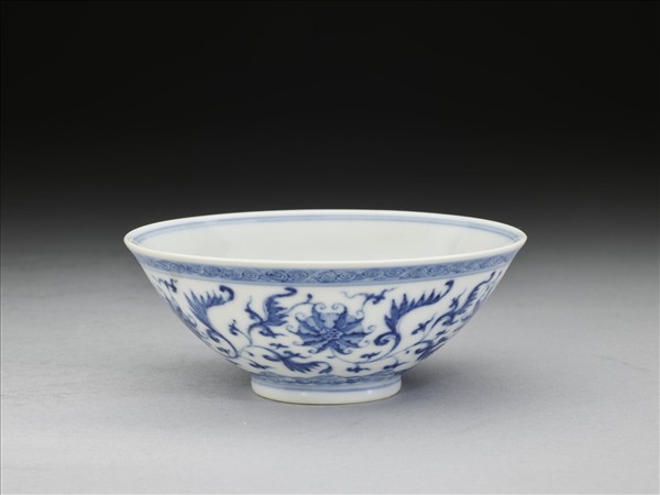 青花番蓮紋碗