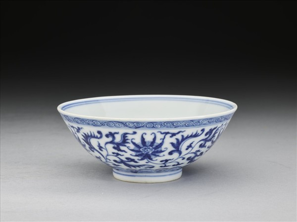 青花番蓮紋碗