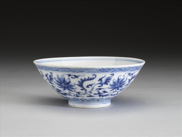 青花番蓮紋碗