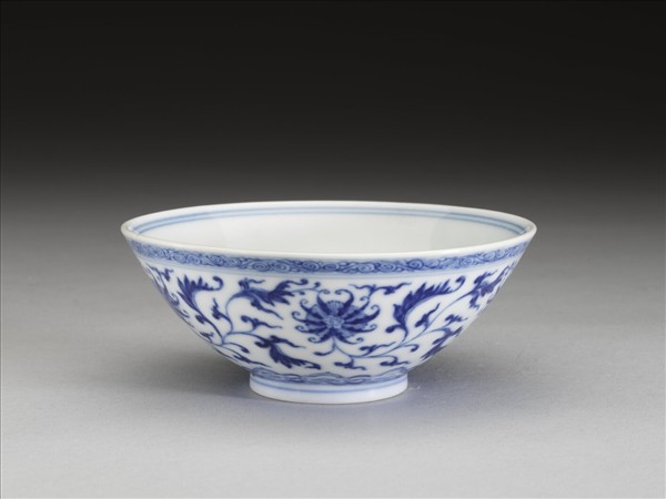 青花番蓮紋碗